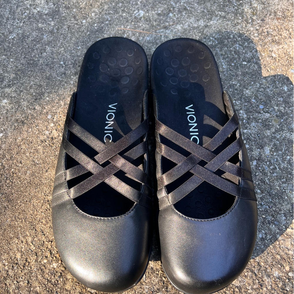 Vionic Claire Size 9 women's black leather slip-on mule flat